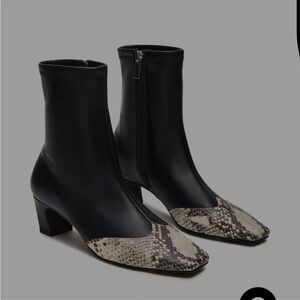 Jeter Bootie Black Snake